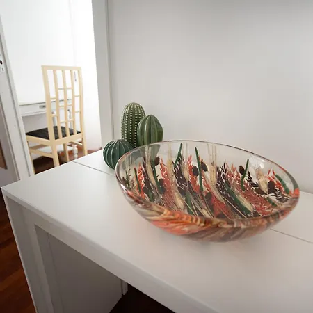 Artisti, Cozy Flat In