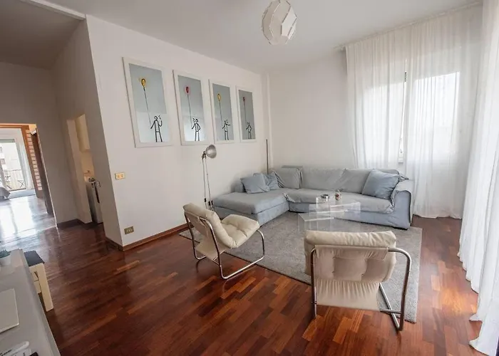 Artisti, Cozy Flat In * فلورنس
