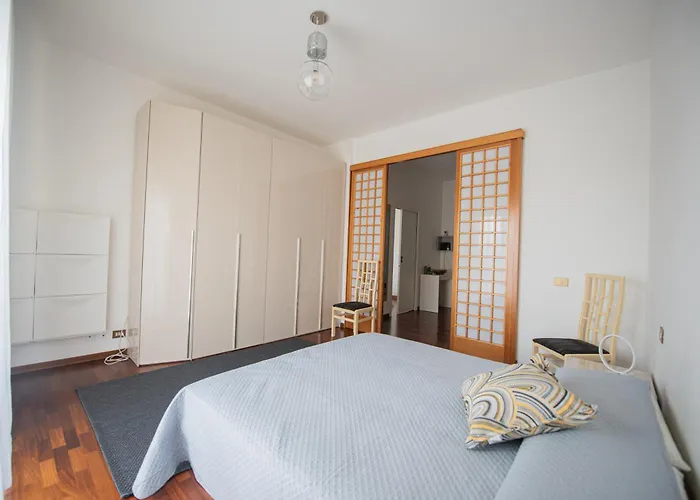 Artisti, Cozy Flat In