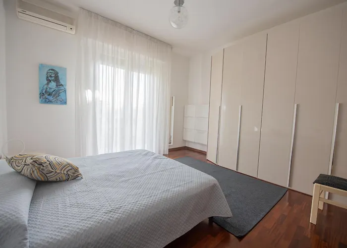 Artisti, Cozy Flat In فلورنس