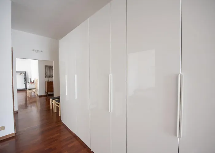 Artisti, Cozy Flat In *